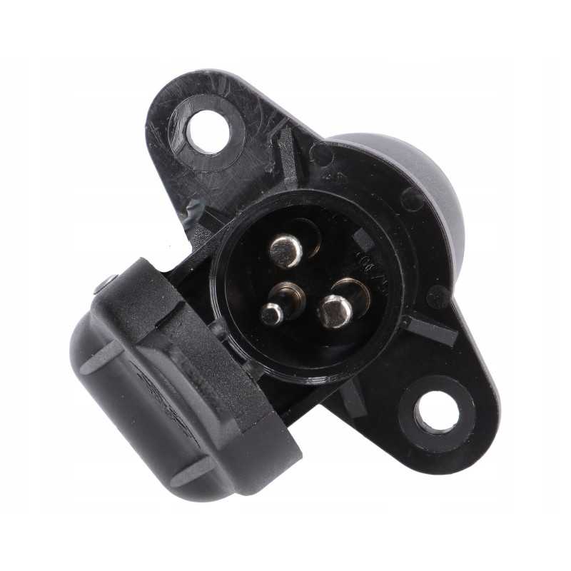 3 kontaktų vyriškas lizdas traktoriui, ekskavatoriui ir krautuvui