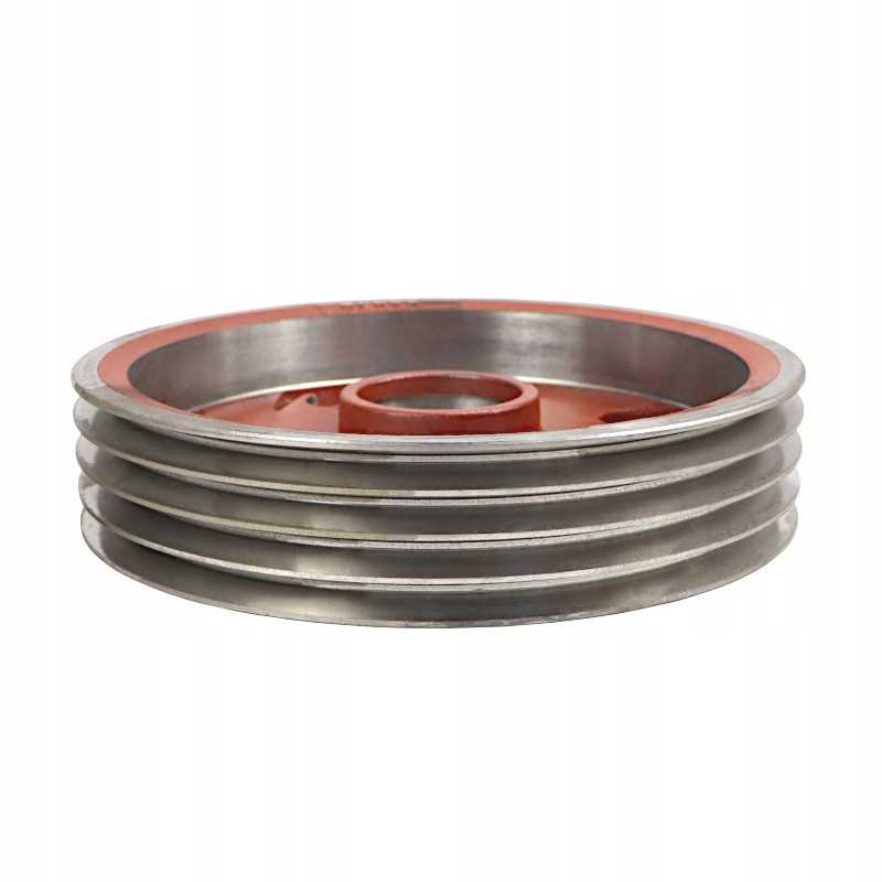 Didelis skriemulys ant lenkiškos rotacinės vejapjovės