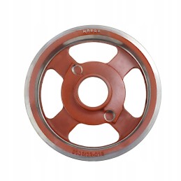 Didelis skriemulys ant lenkiškos rotacinės vejapjovės