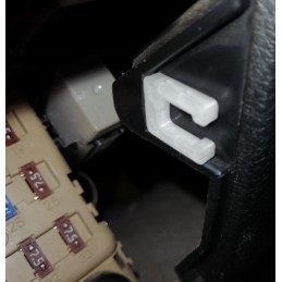 Subaru saugiklių dangtelių skląsčiai yra patvarūs