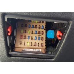 Subaru saugiklių dangtelių skląsčiai yra patvarūs