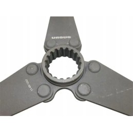 PTO pavaros stebulė turi 18 pjaustytuvų ir 2 dideles skyles