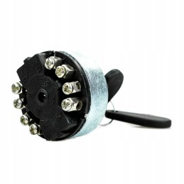 Paspauskite Zetor uždegimo jungiklį su agtech raktu