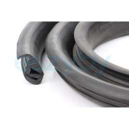 Mtz traktoriaus kabinos lango tarpiklis