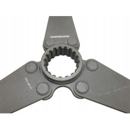 PTO pavaros stebulė turi 18 pjaustytuvų ir 2 dideles skyles