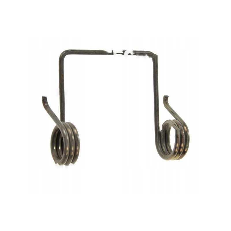 Spyruoklė, kuri traukia sankabos svirtis, prispaudžiama prie ratų