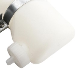 Universalus variklio aušinimo skysčio bakas