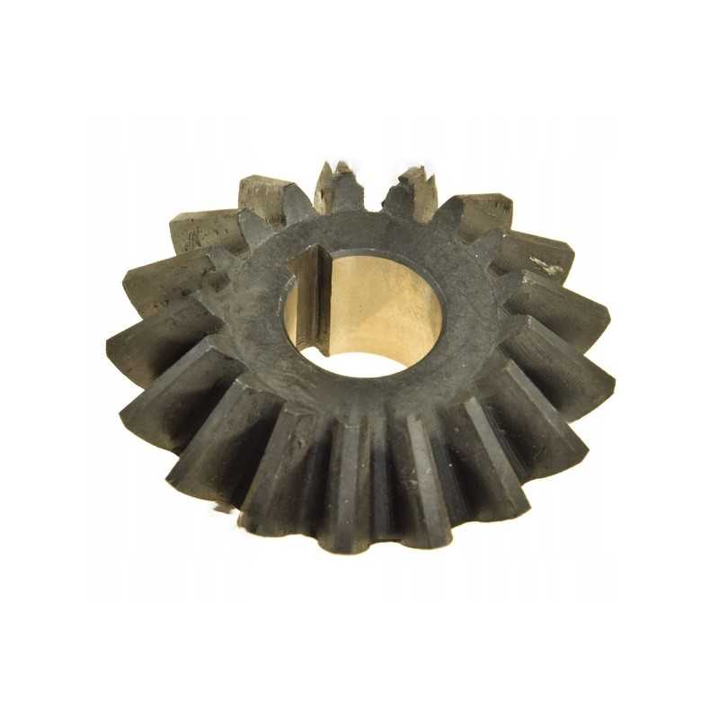 Kūginė pavara su 17 mm RNZ barstytuvo pavarų dėžei