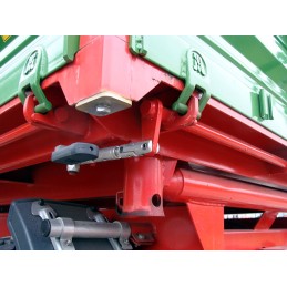 Apatinė išmetimo svirtis, galinė pusė po grindimis