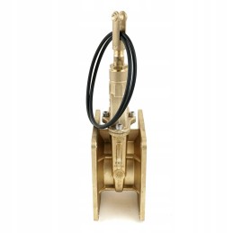 Jis pritvirtina 4-ą apykaklę prie statinės tanklaivio