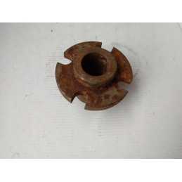 Flanšinė rankovė sujungia barstytuvą be pleišto