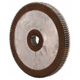 Reketinis ratas su pasvirusiais dantimis