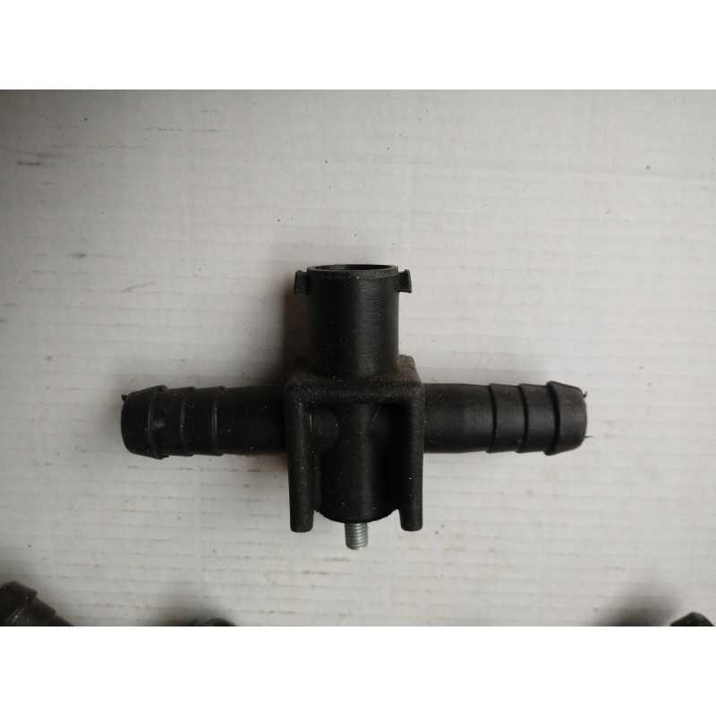 Ant galvutės ir purkštuvo korpuso yra varžtas NKPL 2