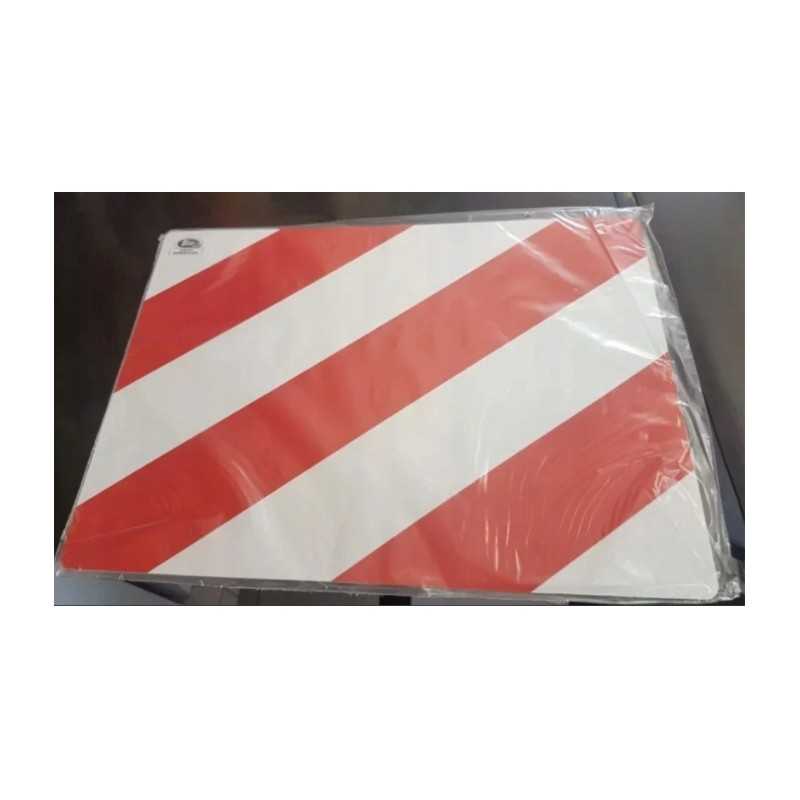 Įspėjamasis ženklas apie kempingą ant ratų gale