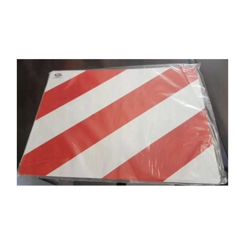 Įspėjamasis ženklas apie kempingą ant ratų gale