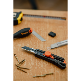 PVC tapetų peilis - 18 mm ašmenys -DIY-KN1822