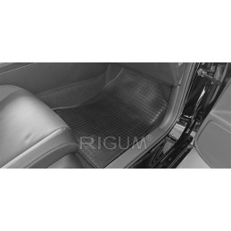 „Honda Civic XI“ hečbekas 2022 m. – RIGUM 905670 guminiai kilimėliai – lengvojo lydinio. Sumontuoti vairuotojo vietoje.