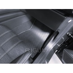 „Renault Austral MHEV“ visureigis 2023 m. – RIGUM 905984 guminiai kilimėliai kojų srityje. Sumontuoti RN vairuotojo.