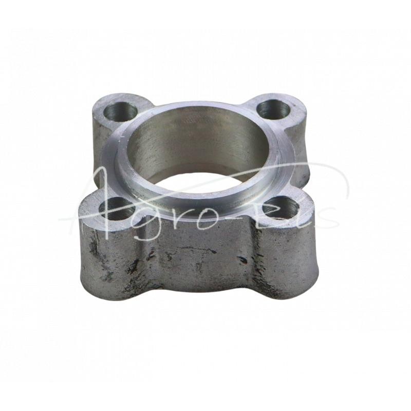 Ursus C-330 ventiliatoriaus tarpinė įvorė, lenkta - 5010208/0