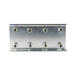 Lizdų išdėstymas aštuonioms M22x1,5 greito prijungimo jungtims tvirtinti