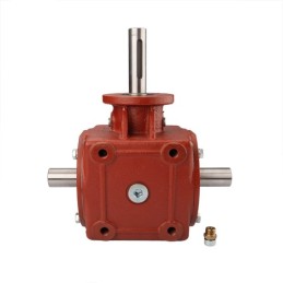 Centrinė pavarų dėžė ketaus korpuse. Pavarų santykis 1,56:1. Mėšlo kratytuvams.