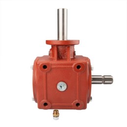 Kampinė pavara ketaus korpuse. Pavarų santykis 1:1,56. Mėšlo kratytuvams.