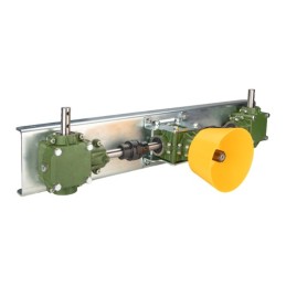 Pilnas 1:1,44 transmisijos mazgas skirstytuvui su saugos sankabomis + 1000 mm sija ir tvirtinimo elementais