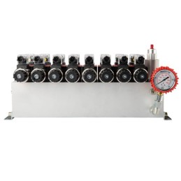 8 sekcijų 12 V hidraulinis skirstytuvo blokas, tipas Cetop 3 NG6, su proporciniu srauto reguliatoriumi, komplektuojamas su manom