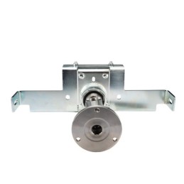 Pilnas NSZ siurblio laikiklis su universaliu šarnyriniu velenu, skirtas Ursus C-360 vairo stiprintuvui