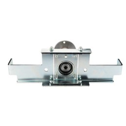 Pilnas NSZ siurblio laikiklis su universaliu šarnyriniu velenu, skirtas Ursus C-360 vairo stiprintuvui