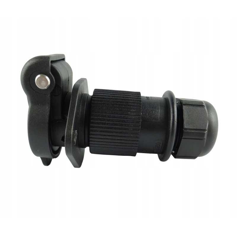 3 kontaktų užsukamas lizdas, kompiuteris, papildoma šviesa