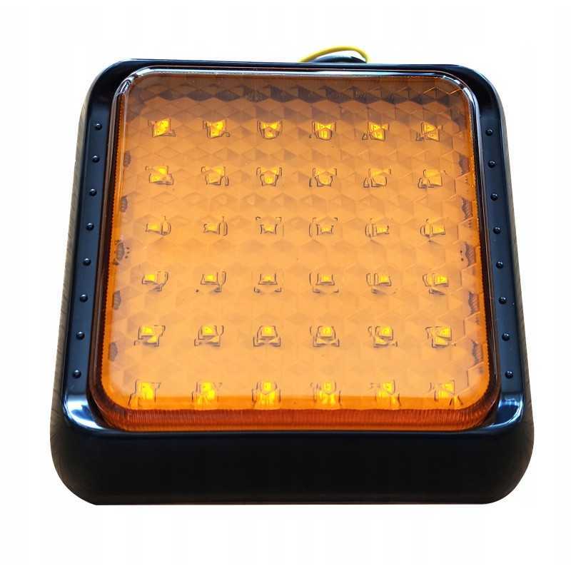 LED lemputė mirksi geltonu gaidžio blyksniu