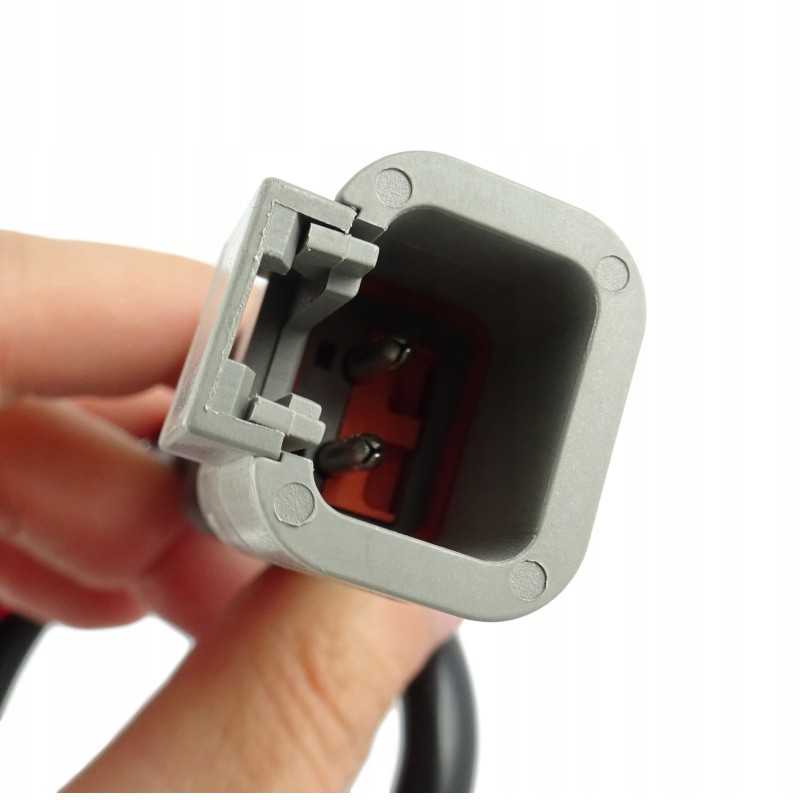 Pilnas dtp04 2p kištukas, pvz., darbo lempai