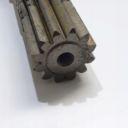 Polos Claas Ares 836 trumpinys