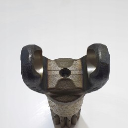 Polos Claas Ares 836 trumpinys