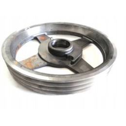 Didelis mažos vejapjovės skriemulys turi 3 diržus