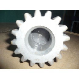 Pavarų dėžės pagrindinis velenas 330 50011310