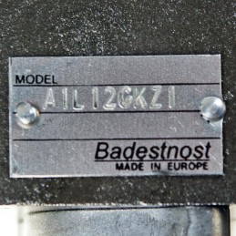 2 sekcijų hidraulinis skirstytuvas su sekcija