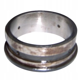 Korpuso įvorė jungia C 385 kardaninį veleną ir išvestinį