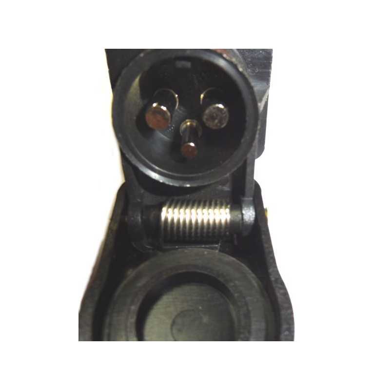 Elektros lizdas su 3 apvaliais kištukais