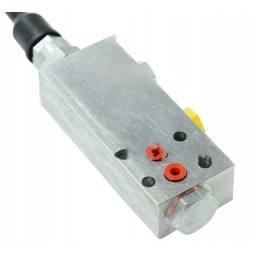 Priekinio pavaros skirstytuvo c 385 trumpas kabelis