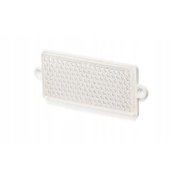 Šviesą atspindinti balta stačiakampė ausis