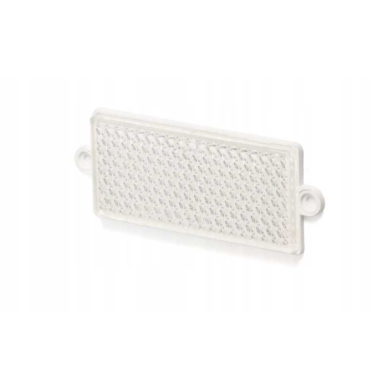 Šviesą atspindinti balta stačiakampė ausis