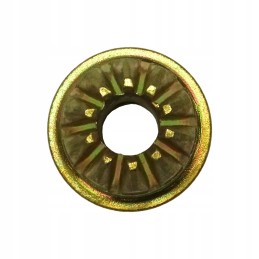 C 330 šalia pakabos C 330