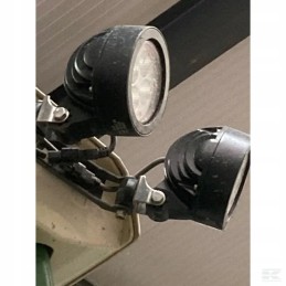 Laswiv1 besisukantis tvirtinimo laikiklis