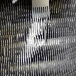 Šukos radiatoriaus kondensatoriaus briaunoms taisyti