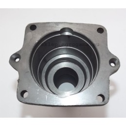 Ursus C330 sankabos guolio rankovės dangtis 5001103