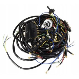 Pilnas elektros laidas prijungtas prie generatoriaus