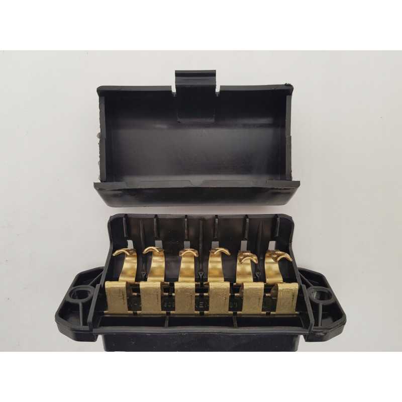 6 kartų saugiklių dėžutė 50180930