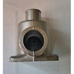 Ursus C 360 apatinio termostato korpusas, paroda